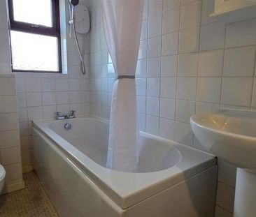 2 bedroom semi-detached house to rent - Photo 5