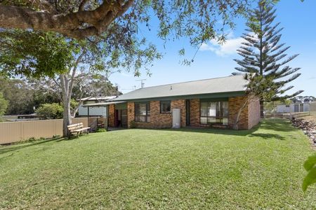 Neat and tidy 3 Bedroom Home - Photo 5