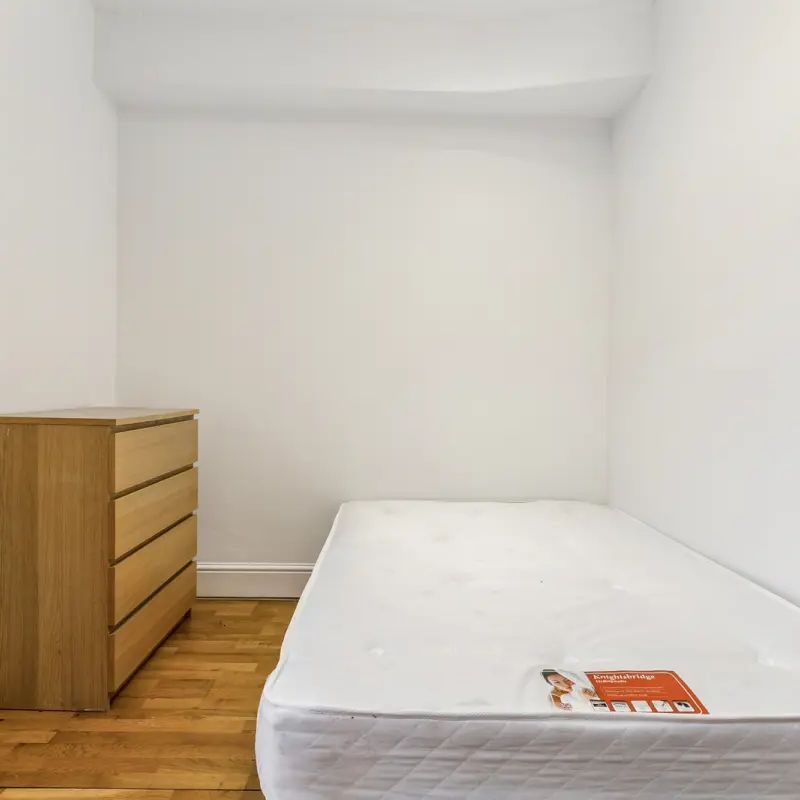 1 bedroom flat in Camden - Photo 1