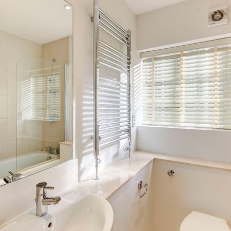 Two bedroom Two Bathroom Apartment – Fulham Road, London, SW3 6SH - Photo 4