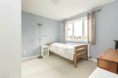 Garside Close, Hampton, TW12 - Photo 4