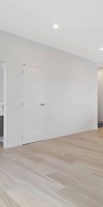 Stunning Four Bedroom Townhouse - Photo 3