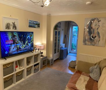 A two bedroom mid-terrace property with two double bedrooms, garage... - Photo 5