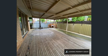 Spacious Townhouse - Photo 4