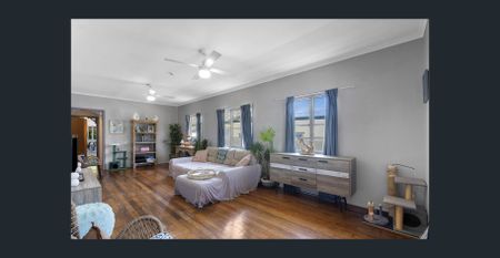 Spacious coastal home close to everything - Photo 4