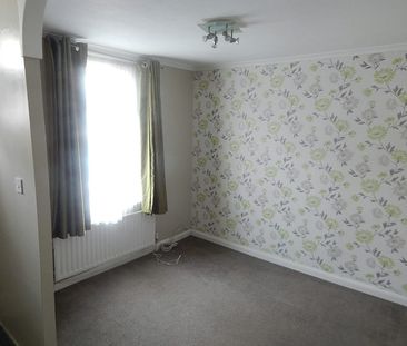Terraced House to rent on - Photo 2