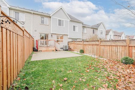 For Lease - 84 Hartford Crescent, Newmarket, Ontario - Photo 2