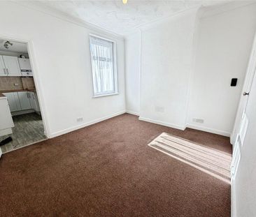 2 bedroom end of terrace house to rent - Photo 4
