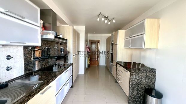4 bedroom luxury Flat for rent in Oeiras, Lisbon - Photo 1