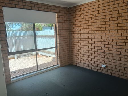 Neat 2 Bedroom Unit - Photo 2