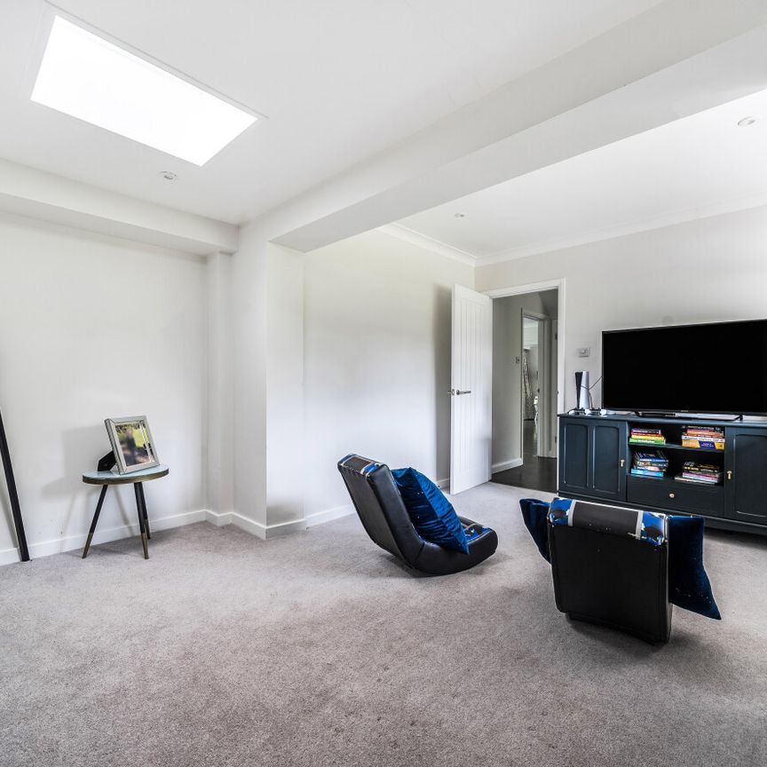 4 bedroom detached house to rent - Photo 1