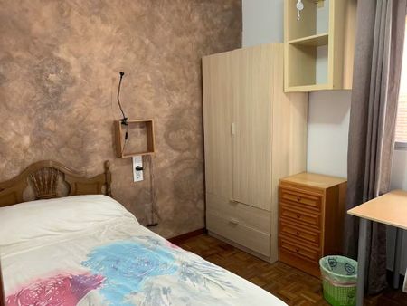 Calle de Francisco de la Fuente, Madrid, Community of Madrid 28031 - Foto 4