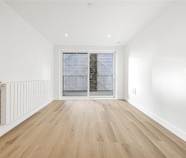 2 Banks Road, London, SE3 - Photo 2