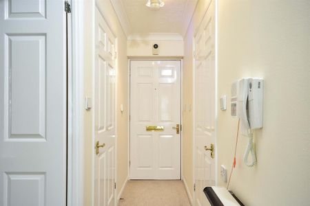 1 bedroom retirement property to rent - Photo 2