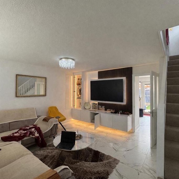 3 bedroom end of terrace house to rent - Photo 1