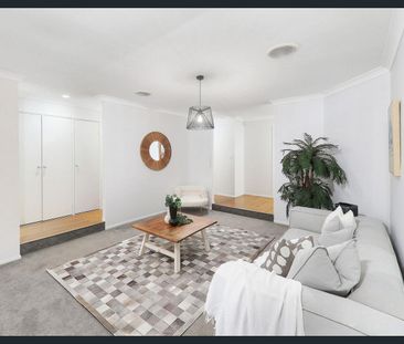 Spacious 4-Bedroom Family Home with Swimming Pool in Prime Calamval... - Photo 2