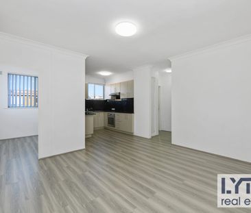 Near New Two Bedrooms Plus Study Sunny top-floor Apartment INSP: SA... - Photo 6