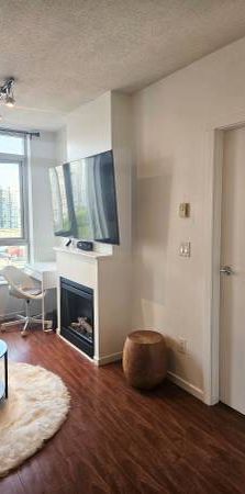 2 bedroom 2 bathroom apartment in Yaletown- ROOMMATE - Photo 1