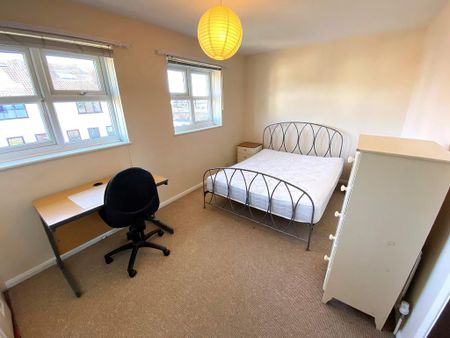 4 bedroom terraced house to rent - Photo 5