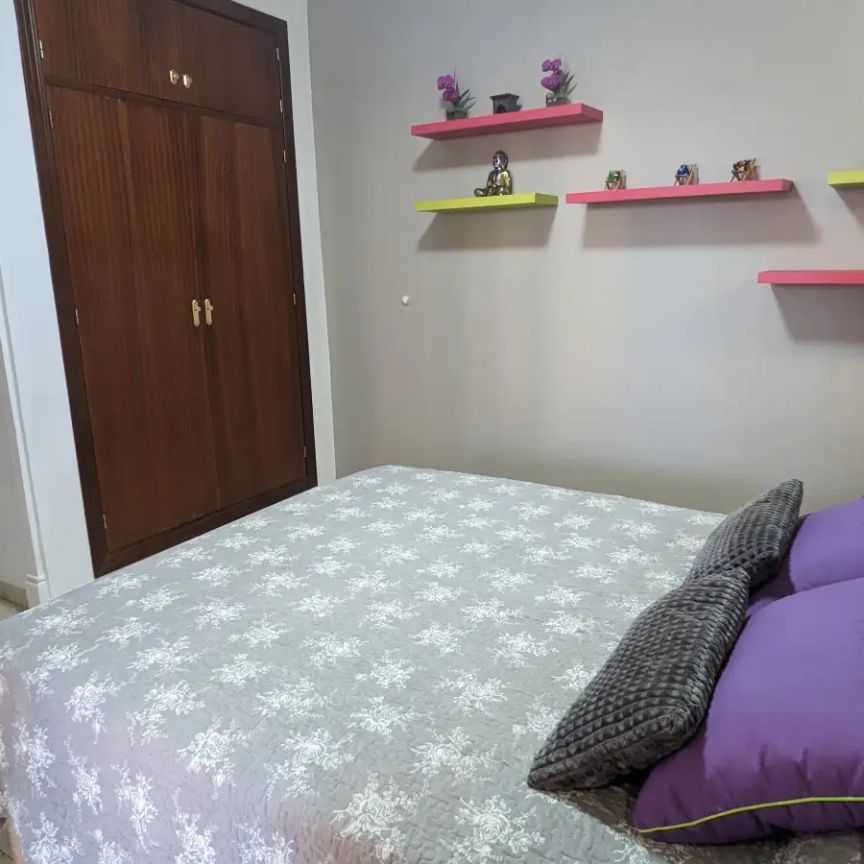 Room in a shared 3-bedroom apartment for rent in Granadilla de Abona, bills included, perfect for professionals and students. - Photo 1