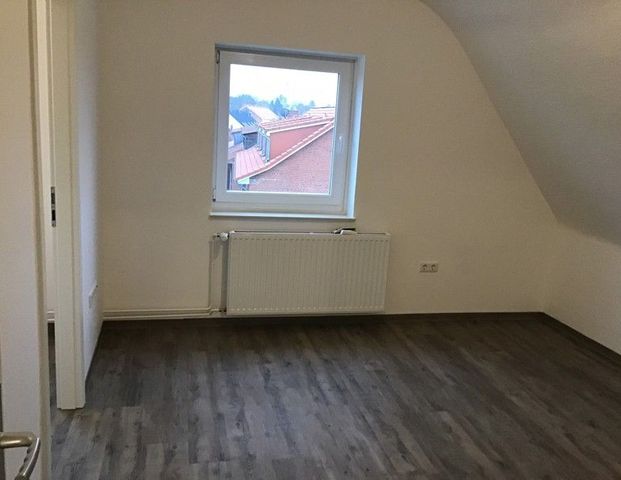 Endlich Zuhause: praktische 2,5-Zimmer-Dachgeschoss-Wohnung, sofort anmietbar! - Foto 1