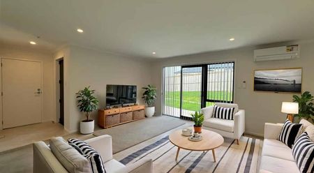 Easy access to the Northern & Southern Motorway - Photo 4