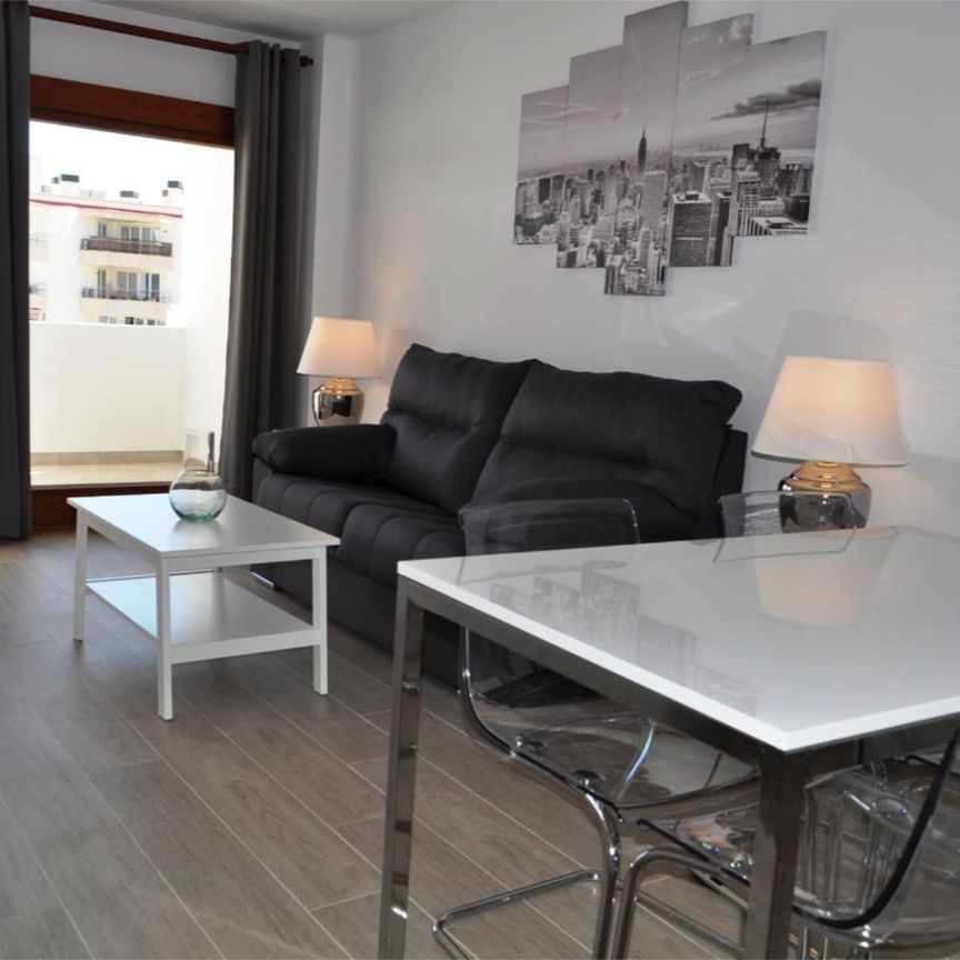 Piso de alquiler en Carrer de Lluís Fàbregas, 1, El Terreno - Photo 1