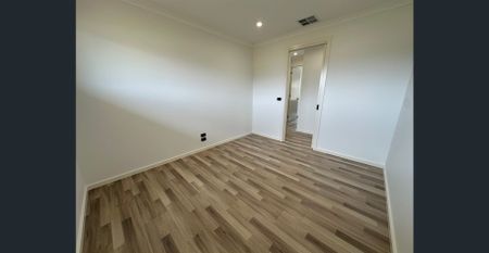 STYLISH 4-BEDROOM FAMILY HOME! - Photo 2