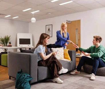 Extra Large High Double Ensuite - Photo 1