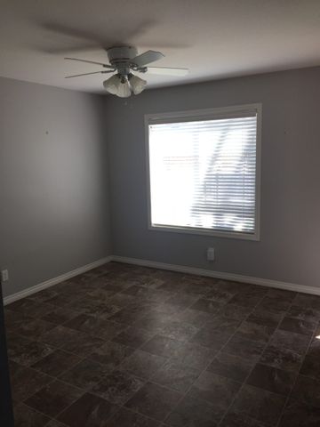 Sylvan Lake Townhome – 4 Bedroom/ 2.5 bath – Pet friendly - Photo 4