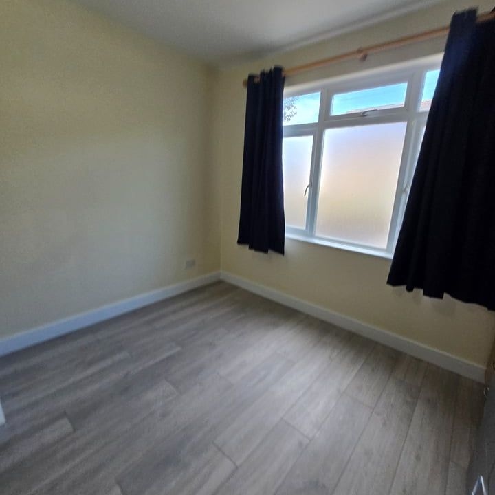 Studio Flat, Hollydale Road, SE15 - Photo 1