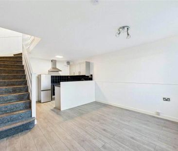 Shellfield Close, Staines-Upon-Thames Shellfield Close, Staines-Upo... - Photo 2