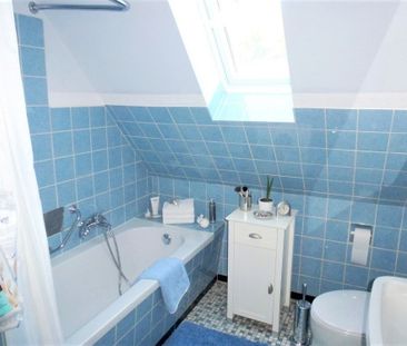 Helle Single-Dachgeschosswohnung in sehr ruhiger Lage - Photo 1