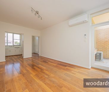 Stylish & Light-Filled One-Bedroom Apartment in Prime Camberwell Lo... - Photo 5