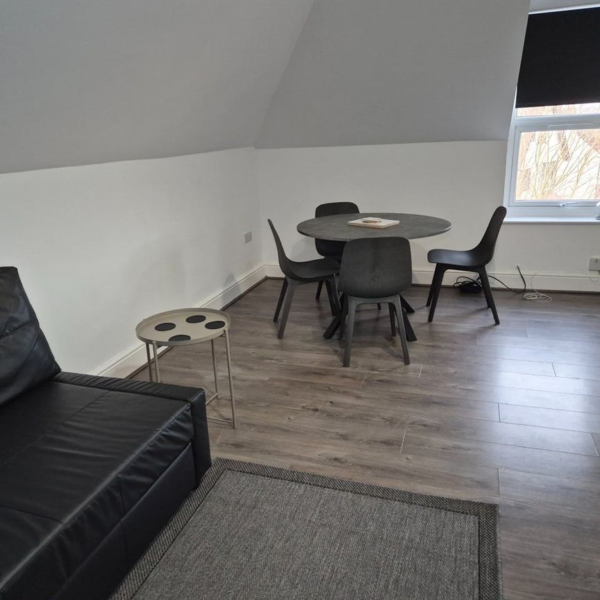 2 Bed Flat, Blenheim Park Road, CR2 - Photo 1