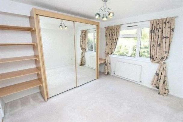 Chestwood Grove, Uxbridge, UB10 - Photo 1