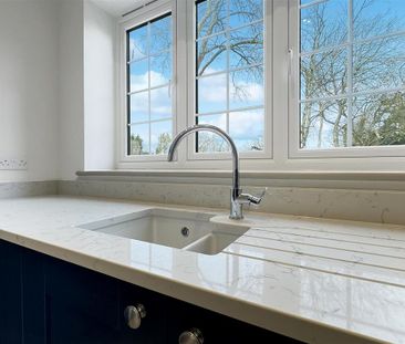 4 bedroom detached house to rent - Photo 6
