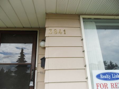 3841 Fonda Way SE, Calgary - Photo 2