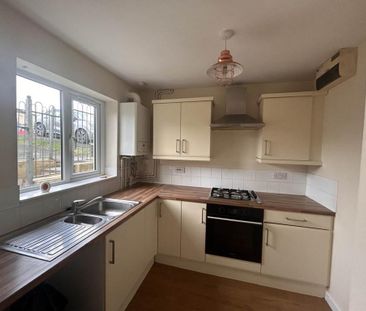 2 bedroom end of terrace house to rent - Photo 3