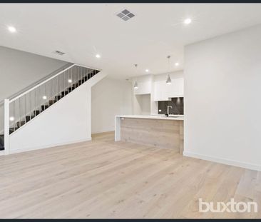 Stylish, Spacious & Perfectly Located! - Photo 3