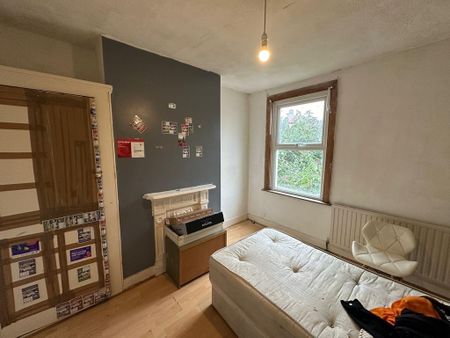 2 bedroom terraced house to rent - Photo 4