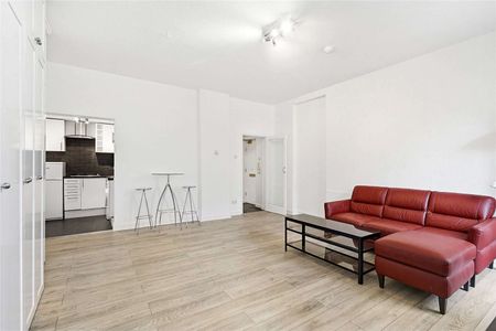 A bright and spacious studio apartment located in Lowndes Square. - Photo 2