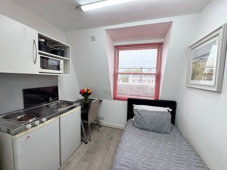 Single Bedsit - Photo 2