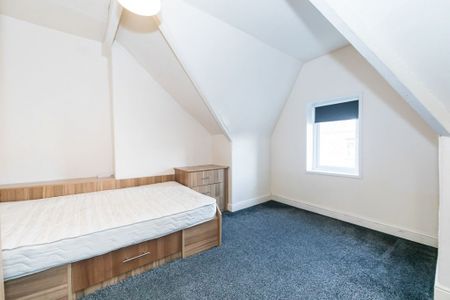 Manor Drive, Leeds - Photo 5