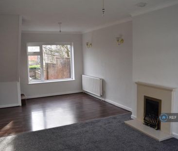 3 bedroom end of terrace house to rent - Photo 1