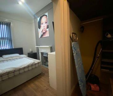 Furzedown Road, SO17 - Photo 3