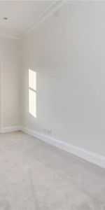 3 bedroom flat in South Kensington - Photo 4