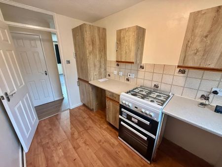 1 bedroom ground floor flat to rent - Photo 3