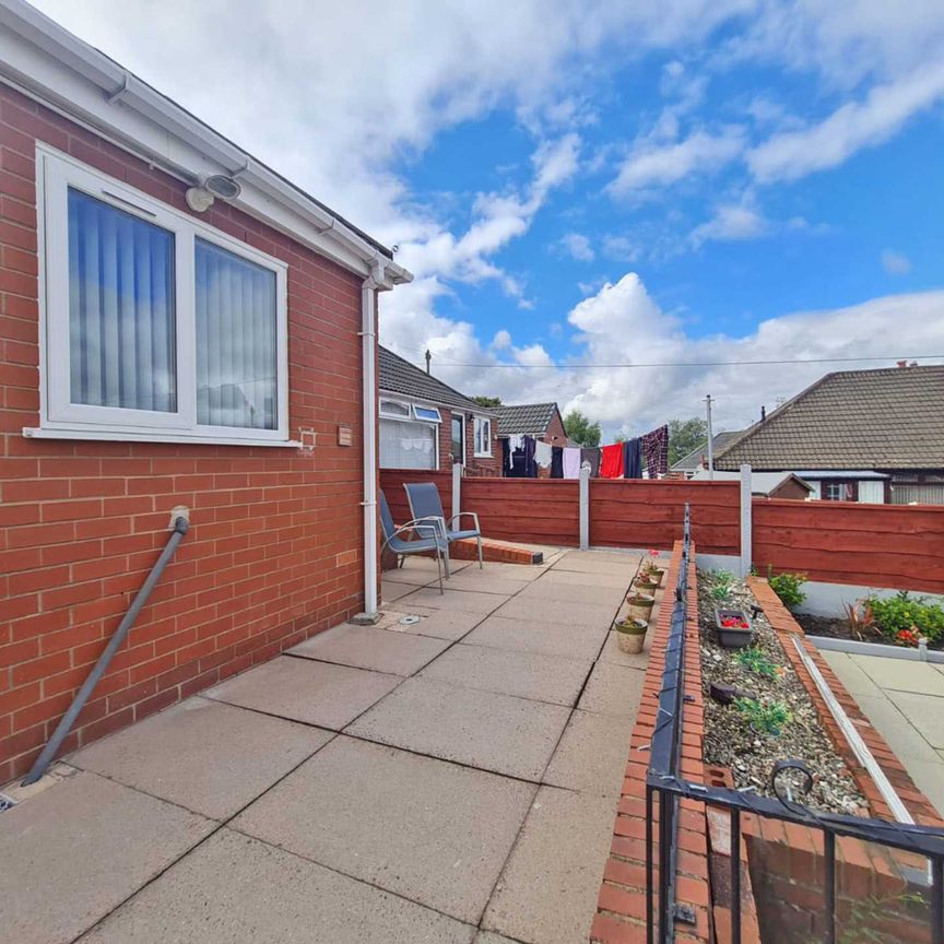 Carlton Way, Royton - Photo 1