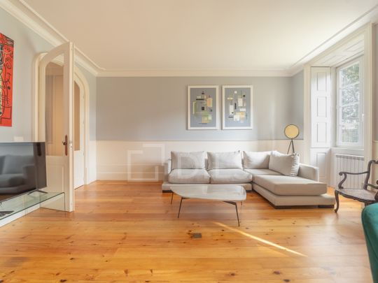 Apartamento T4 com garagem inserido em Palacete-Cedofeita - Photo 1